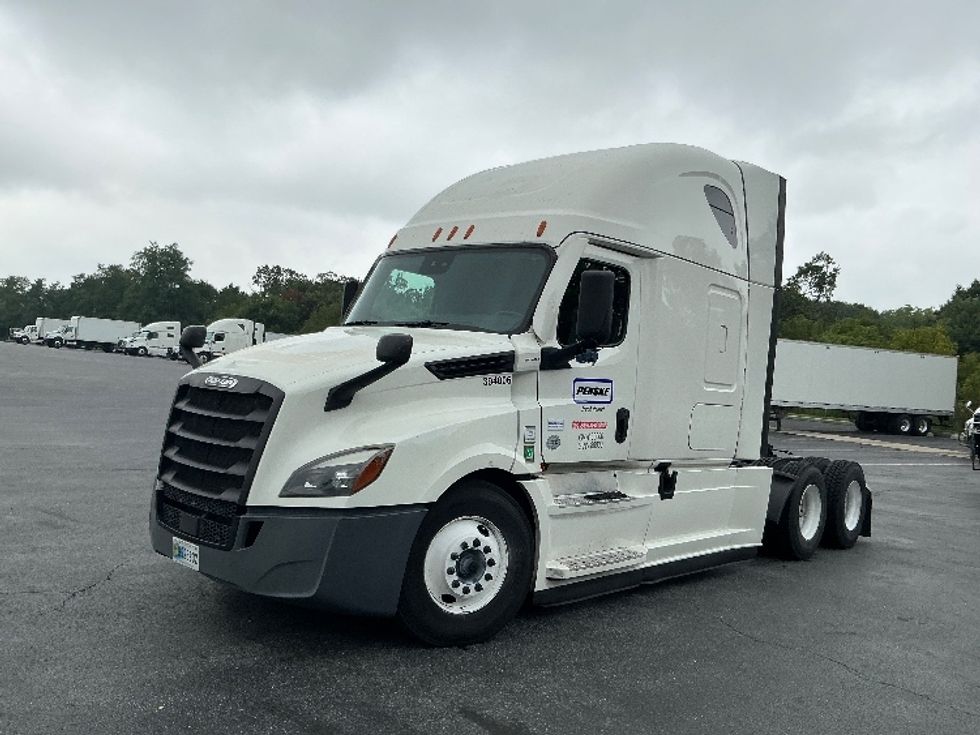 Sleeper Tractor-Heavy Duty Tractors-Freightliner-2022-T12664ST-Harrisburg-PA-607,640\n\t\tmiles-$ 62,750 - Image 3
