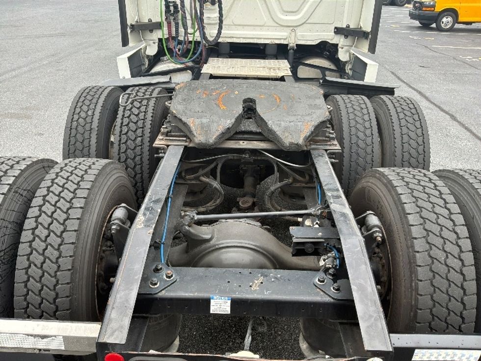 Sleeper Tractor-Heavy Duty Tractors-Freightliner-2022-T12664ST-Harrisburg-PA-607,640\n\t\tmiles-$ 62,750 - Image 6