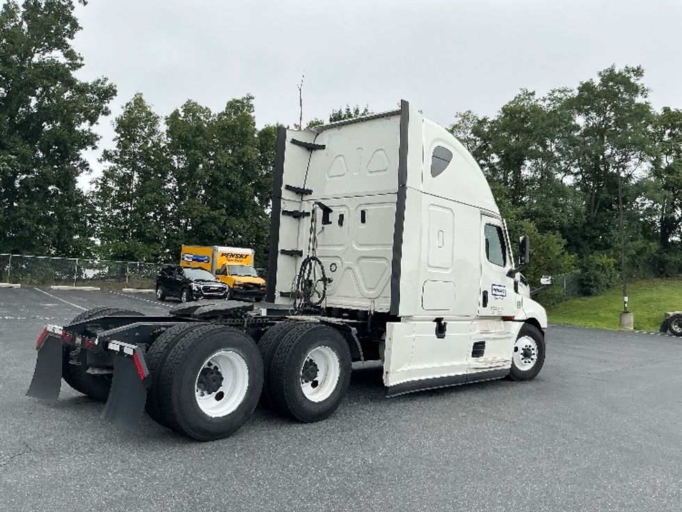 Sleeper Tractor-Heavy Duty Tractors-Freightliner-2022-T12664ST-Harrisburg-PA-607,640\n\t\tmiles-$ 62,750 - Image 7