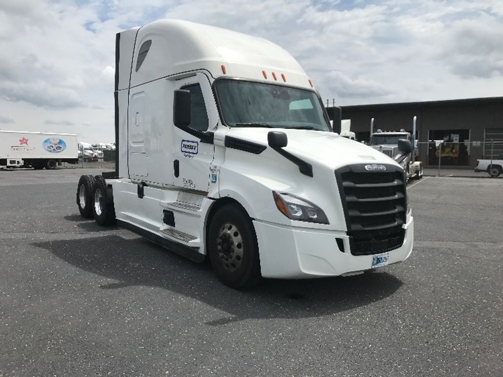 Sleeper Tractor-Heavy Duty Tractors-Freightliner-2022-T12664ST-Harrisonburg-VA-552,309\n\t\tmiles-$ 71,250 - Image 1