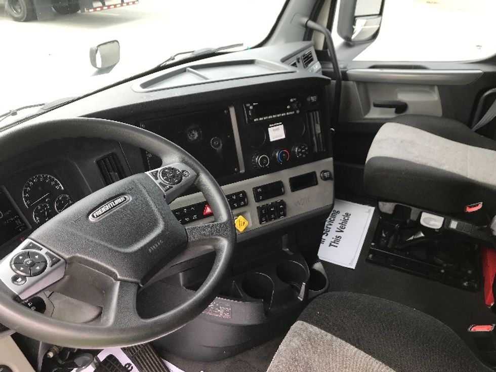 Sleeper Tractor-Heavy Duty Tractors-Freightliner-2022-T12664ST-Harrisonburg-VA-552,309\n\t\tmiles-$ 71,250 - Image 10