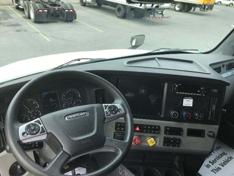 Sleeper Tractor-Heavy Duty Tractors-Freightliner-2022-T12664ST-Harrisonburg-VA-552,309\n\t\tmiles-$ 71,250 - Image 11