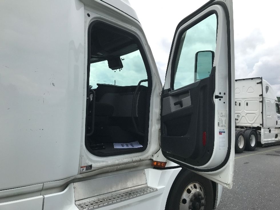 Sleeper Tractor-Heavy Duty Tractors-Freightliner-2022-T12664ST-Harrisonburg-VA-552,309\n\t\tmiles-$ 71,250 - Image 13