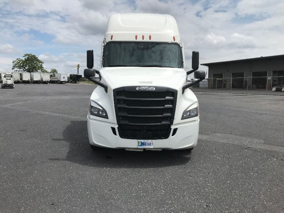 Sleeper Tractor-Heavy Duty Tractors-Freightliner-2022-T12664ST-Harrisonburg-VA-552,309\n\t\tmiles-$ 71,250 - Image 2