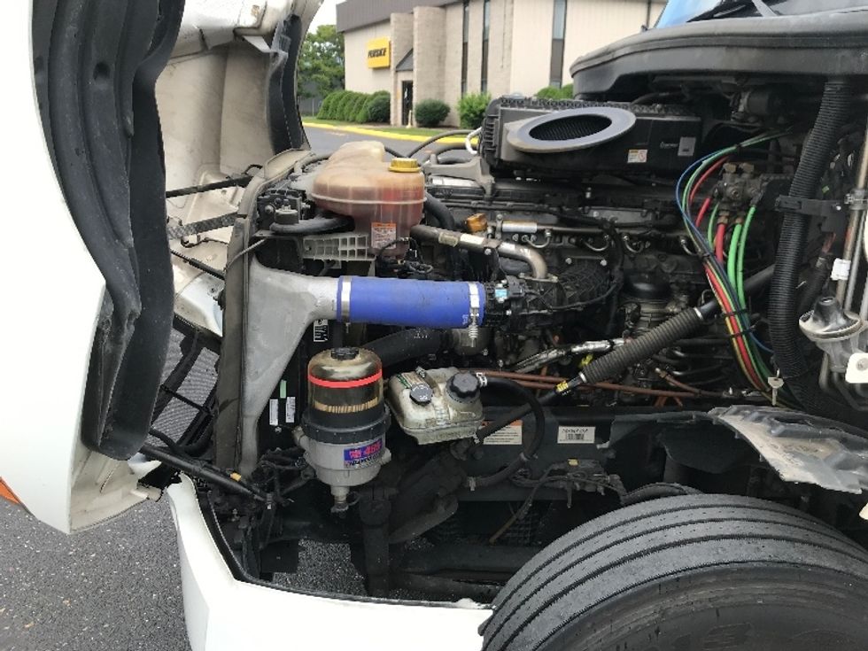 Sleeper Tractor-Heavy Duty Tractors-Freightliner-2022-T12664ST-Harrisonburg-VA-552,309\n\t\tmiles-$ 71,250 - Image 21