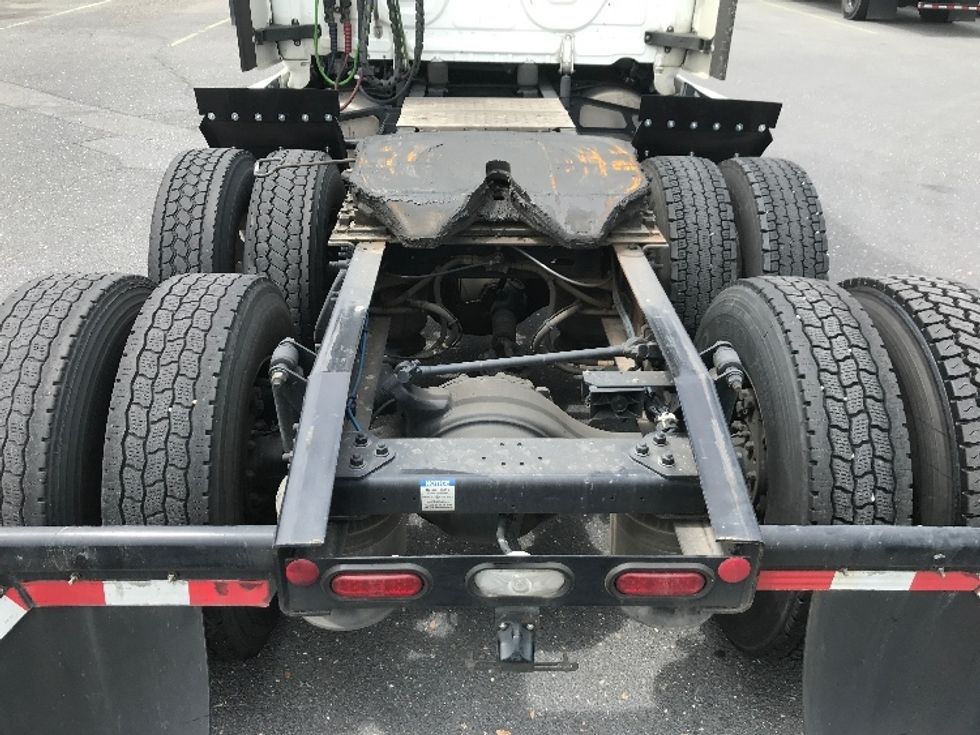 Sleeper Tractor-Heavy Duty Tractors-Freightliner-2022-T12664ST-Harrisonburg-VA-552,309\n\t\tmiles-$ 71,250 - Image 6