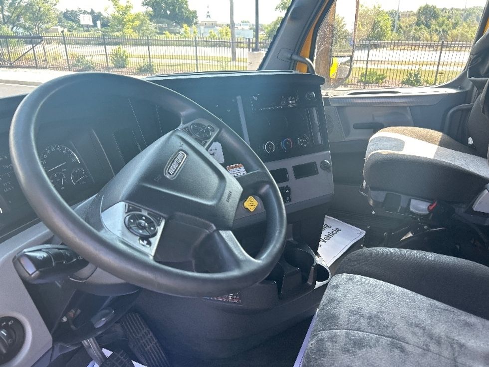 Sleeper Tractor-Heavy Duty Tractors-Freightliner-2022-T12664ST-Hazelwood-MO-584,226\n\t\tmiles-$ 65,750 - Image 10