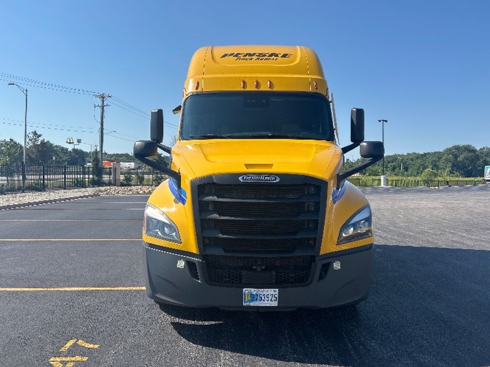 Sleeper Tractor-Heavy Duty Tractors-Freightliner-2022-T12664ST-Hazelwood-MO-584,226\n\t\tmiles-$ 65,750 - Image 2