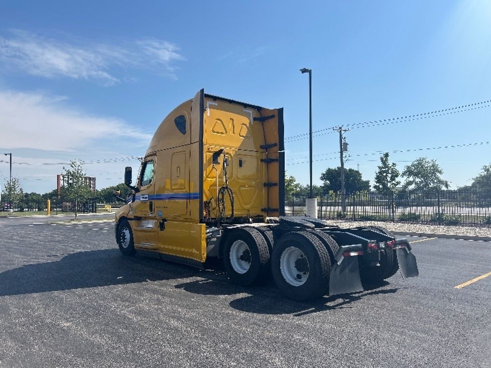 Sleeper Tractor-Heavy Duty Tractors-Freightliner-2022-T12664ST-Hazelwood-MO-584,226\n\t\tmiles-$ 65,750 - Image 5