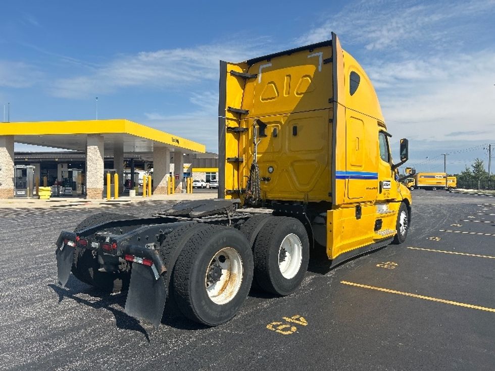Sleeper Tractor-Heavy Duty Tractors-Freightliner-2022-T12664ST-Hazelwood-MO-584,226\n\t\tmiles-$ 65,750 - Image 7