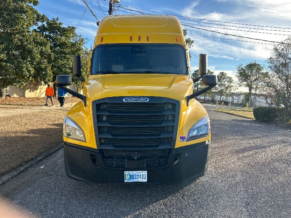 Sleeper Tractor-Heavy Duty Tractors-Freightliner-2022-T12664ST-Homewood-AL-372,579\n\t\tmiles-$ 76,750 - Image 2