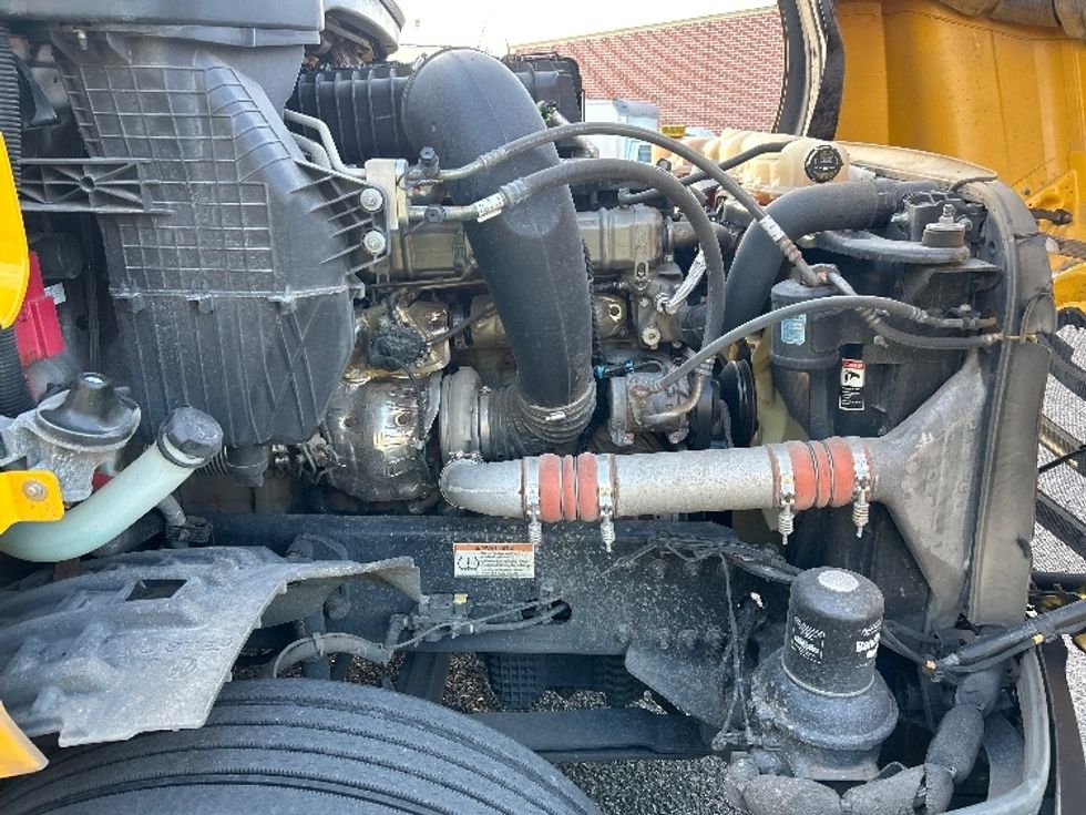 Sleeper Tractor-Heavy Duty Tractors-Freightliner-2022-T12664ST-Homewood-AL-372,579\n\t\tmiles-$ 76,750 - Image 20