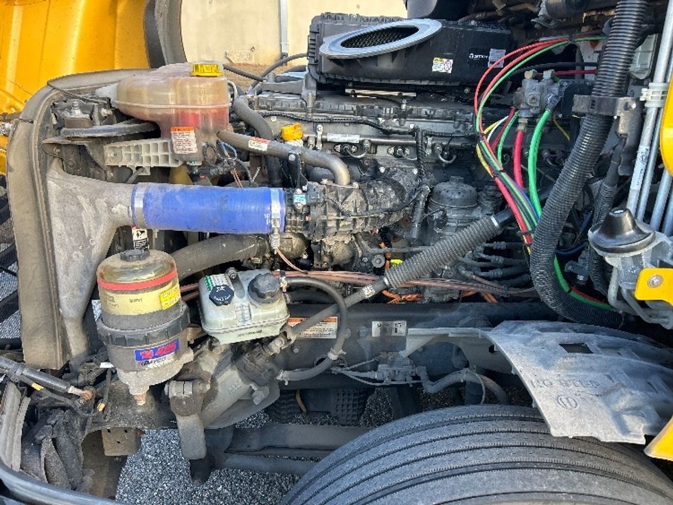 Sleeper Tractor-Heavy Duty Tractors-Freightliner-2022-T12664ST-Homewood-AL-372,579\n\t\tmiles-$ 76,750 - Image 21