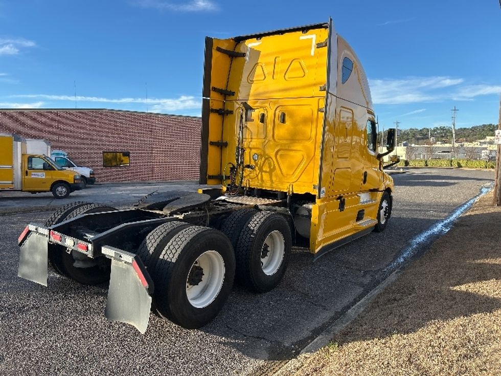 Sleeper Tractor-Heavy Duty Tractors-Freightliner-2022-T12664ST-Homewood-AL-372,579\n\t\tmiles-$ 76,750 - Image 7
