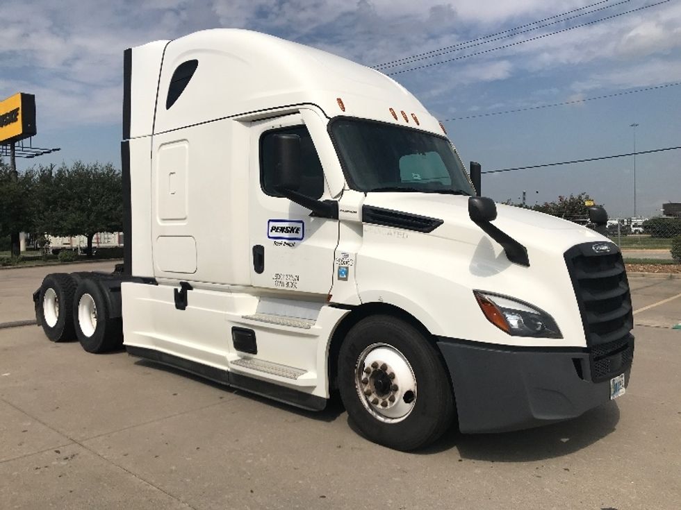 Sleeper Tractor-Heavy Duty Tractors-Freightliner-2022-T12664ST-Houston-TX-233,565\n\t\tmiles-$ 98,500 - Image 1
