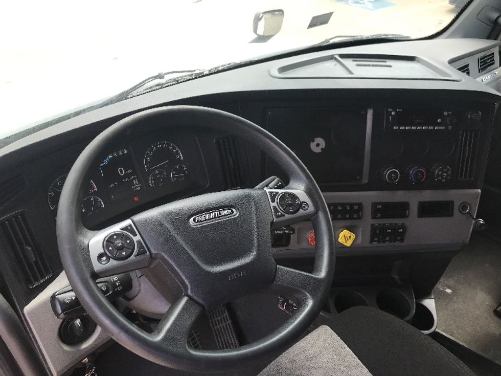 Sleeper Tractor-Heavy Duty Tractors-Freightliner-2022-T12664ST-Houston-TX-233,565\n\t\tmiles-$ 98,500 - Image 10