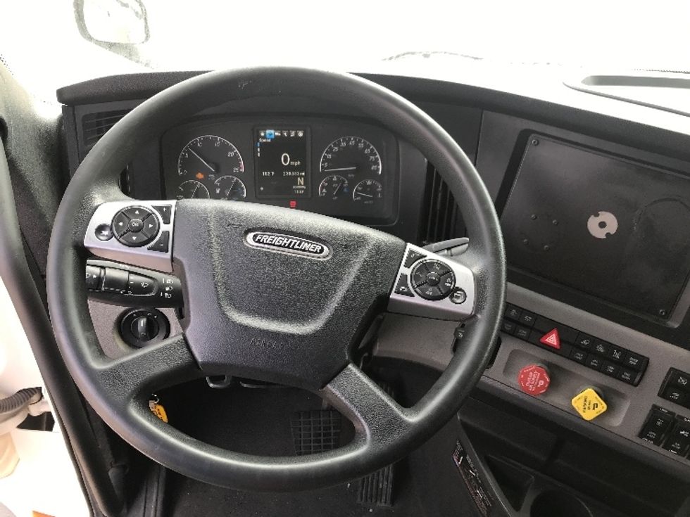Sleeper Tractor-Heavy Duty Tractors-Freightliner-2022-T12664ST-Houston-TX-233,565\n\t\tmiles-$ 98,500 - Image 11