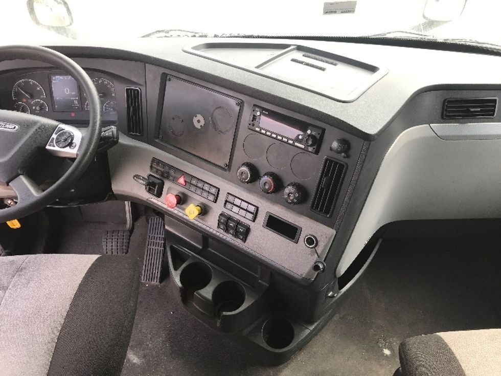 Sleeper Tractor-Heavy Duty Tractors-Freightliner-2022-T12664ST-Houston-TX-233,565\n\t\tmiles-$ 98,500 - Image 12