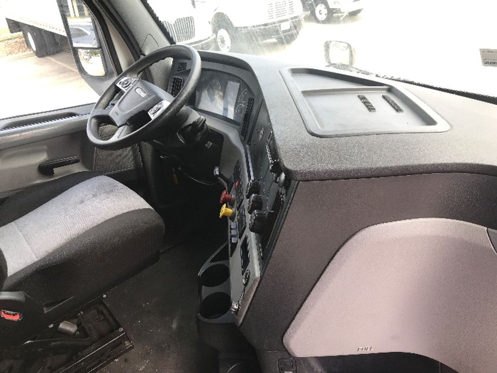 Sleeper Tractor-Heavy Duty Tractors-Freightliner-2022-T12664ST-Houston-TX-233,565\n\t\tmiles-$ 98,500 - Image 19