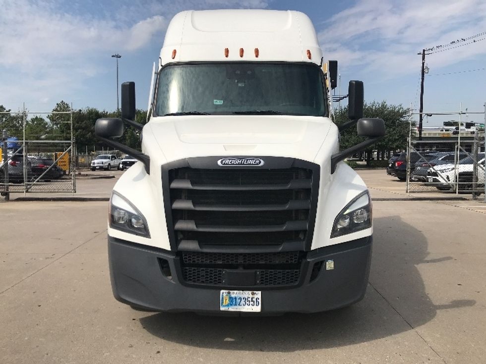 Sleeper Tractor-Heavy Duty Tractors-Freightliner-2022-T12664ST-Houston-TX-233,565\n\t\tmiles-$ 98,500 - Image 2
