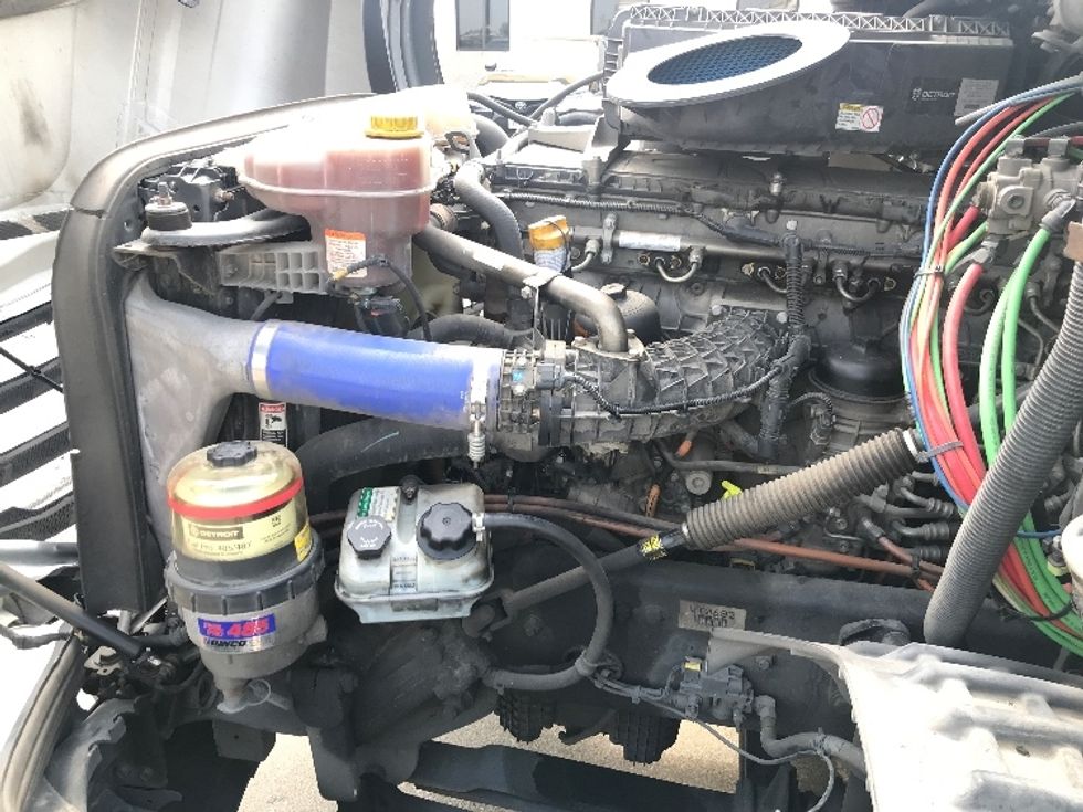 Sleeper Tractor-Heavy Duty Tractors-Freightliner-2022-T12664ST-Houston-TX-233,565\n\t\tmiles-$ 98,500 - Image 21