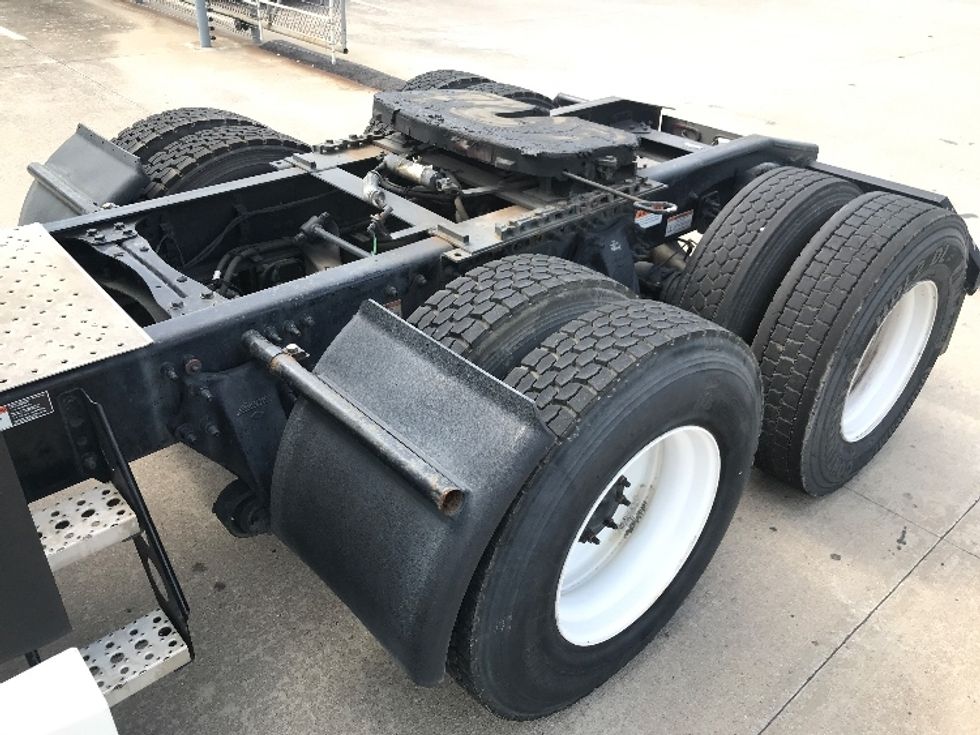 Sleeper Tractor-Heavy Duty Tractors-Freightliner-2022-T12664ST-Houston-TX-233,565\n\t\tmiles-$ 98,500 - Image 22