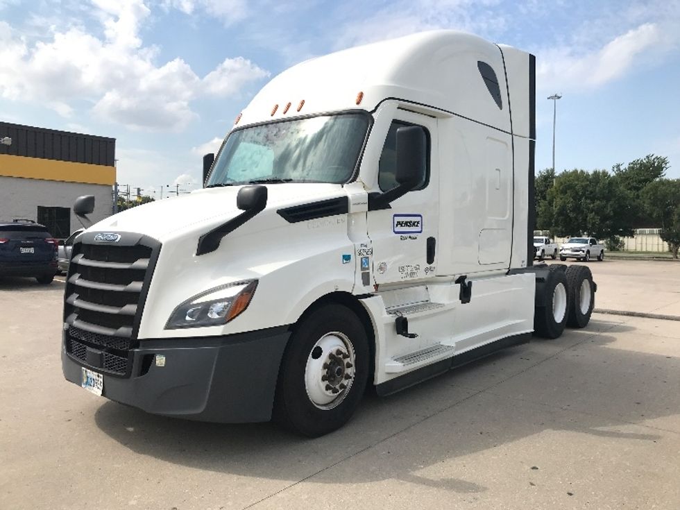 Sleeper Tractor-Heavy Duty Tractors-Freightliner-2022-T12664ST-Houston-TX-233,565\n\t\tmiles-$ 98,500 - Image 3