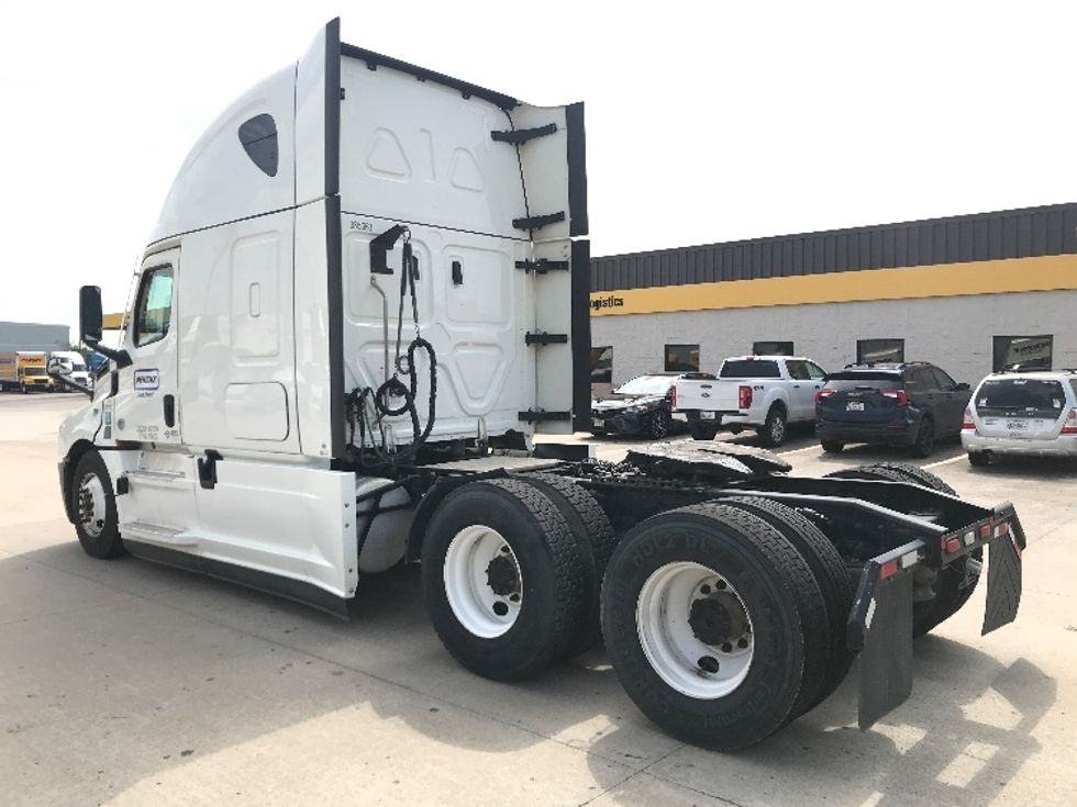 Sleeper Tractor-Heavy Duty Tractors-Freightliner-2022-T12664ST-Houston-TX-233,565\n\t\tmiles-$ 98,500 - Image 5