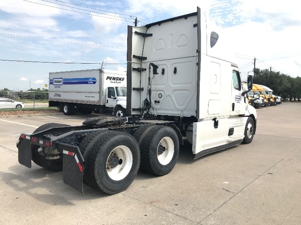 Sleeper Tractor-Heavy Duty Tractors-Freightliner-2022-T12664ST-Houston-TX-233,565\n\t\tmiles-$ 98,500 - Image 7