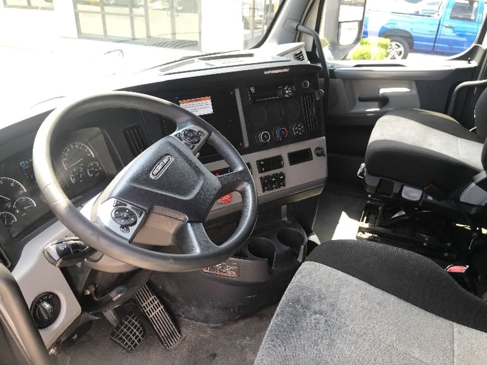 Sleeper Tractor-Heavy Duty Tractors-Freightliner-2022-T12664ST-Houston-TX-270,107\n\t\tmiles-$ 96,500 - Image 10