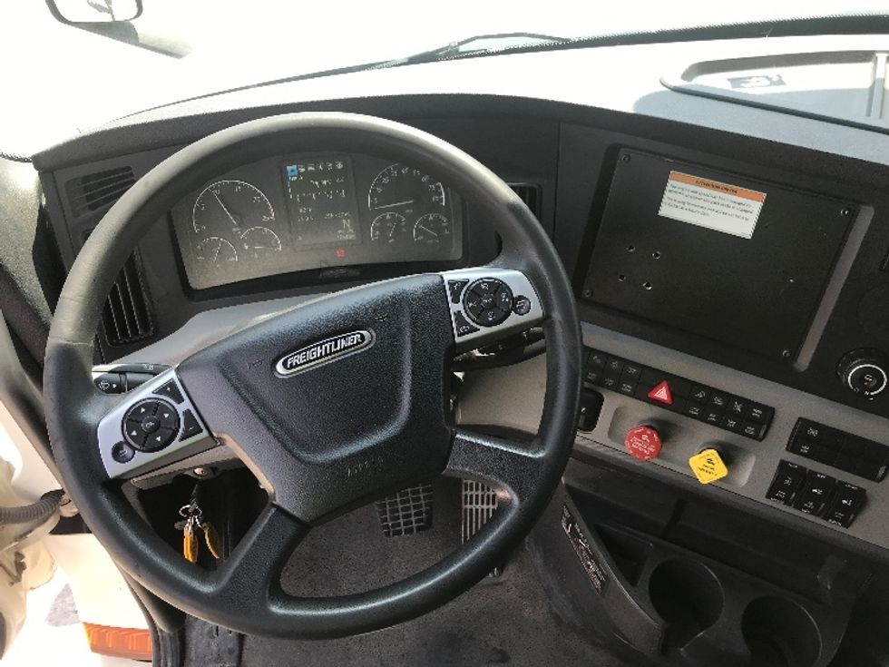 Sleeper Tractor-Heavy Duty Tractors-Freightliner-2022-T12664ST-Houston-TX-270,107\n\t\tmiles-$ 96,500 - Image 11