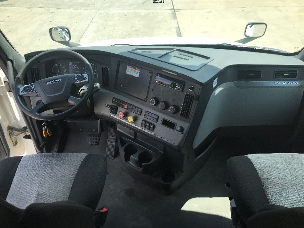 Sleeper Tractor-Heavy Duty Tractors-Freightliner-2022-T12664ST-Houston-TX-270,107\n\t\tmiles-$ 96,500 - Image 12