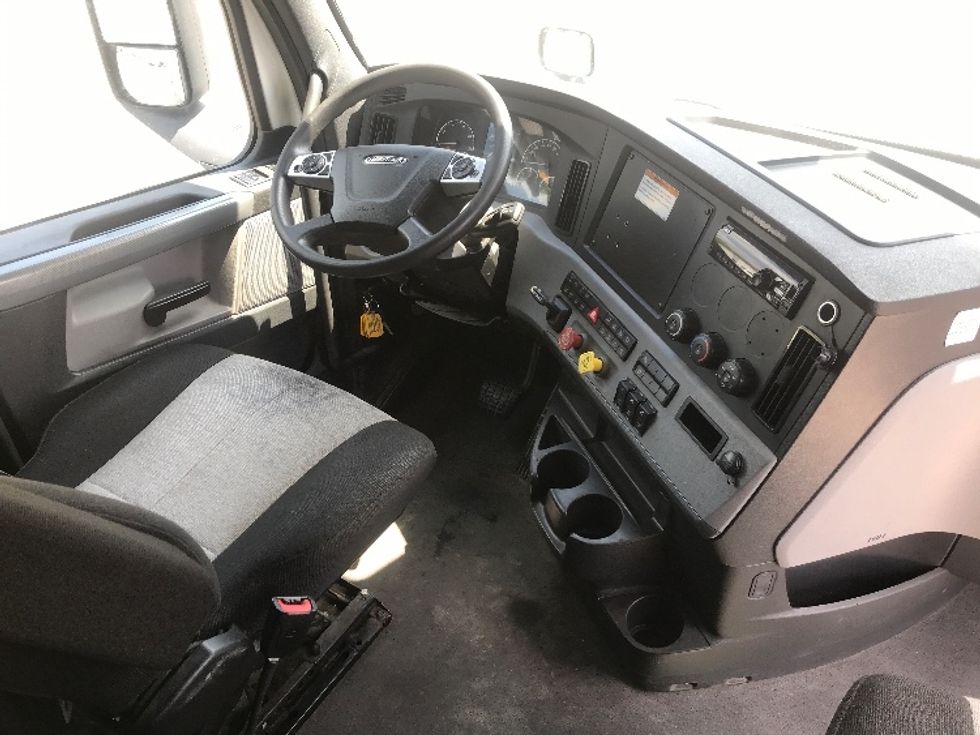 Sleeper Tractor-Heavy Duty Tractors-Freightliner-2022-T12664ST-Houston-TX-270,107\n\t\tmiles-$ 96,500 - Image 15