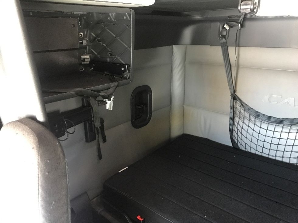 Sleeper Tractor-Heavy Duty Tractors-Freightliner-2022-T12664ST-Houston-TX-270,107\n\t\tmiles-$ 96,500 - Image 18