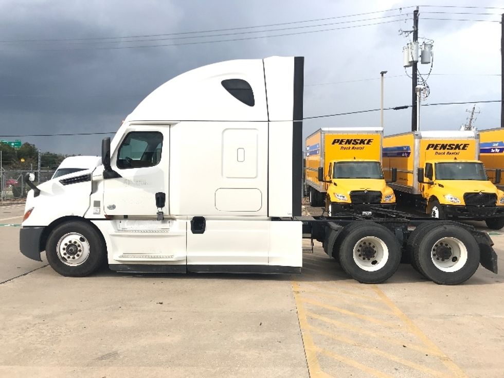 Sleeper Tractor-Heavy Duty Tractors-Freightliner-2022-T12664ST-Houston-TX-270,107\n\t\tmiles-$ 96,500 - Image 4