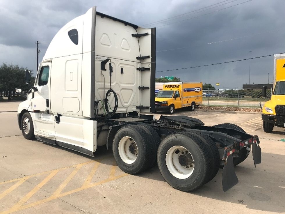 Sleeper Tractor-Heavy Duty Tractors-Freightliner-2022-T12664ST-Houston-TX-270,107\n\t\tmiles-$ 96,500 - Image 5