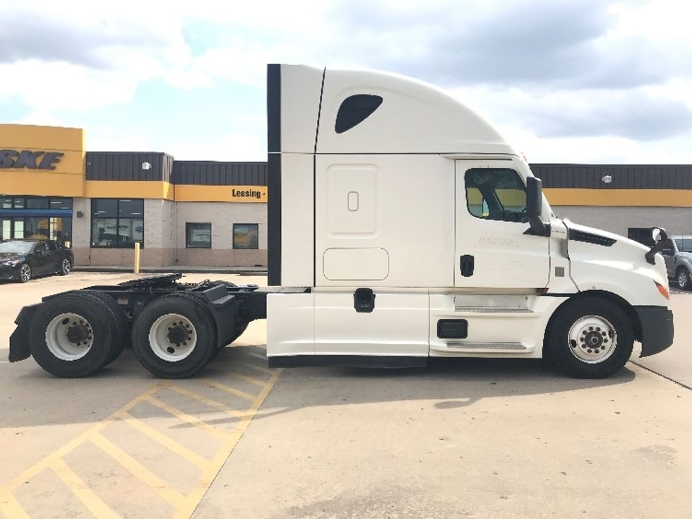 Sleeper Tractor-Heavy Duty Tractors-Freightliner-2022-T12664ST-Houston-TX-270,107\n\t\tmiles-$ 96,500 - Image 8