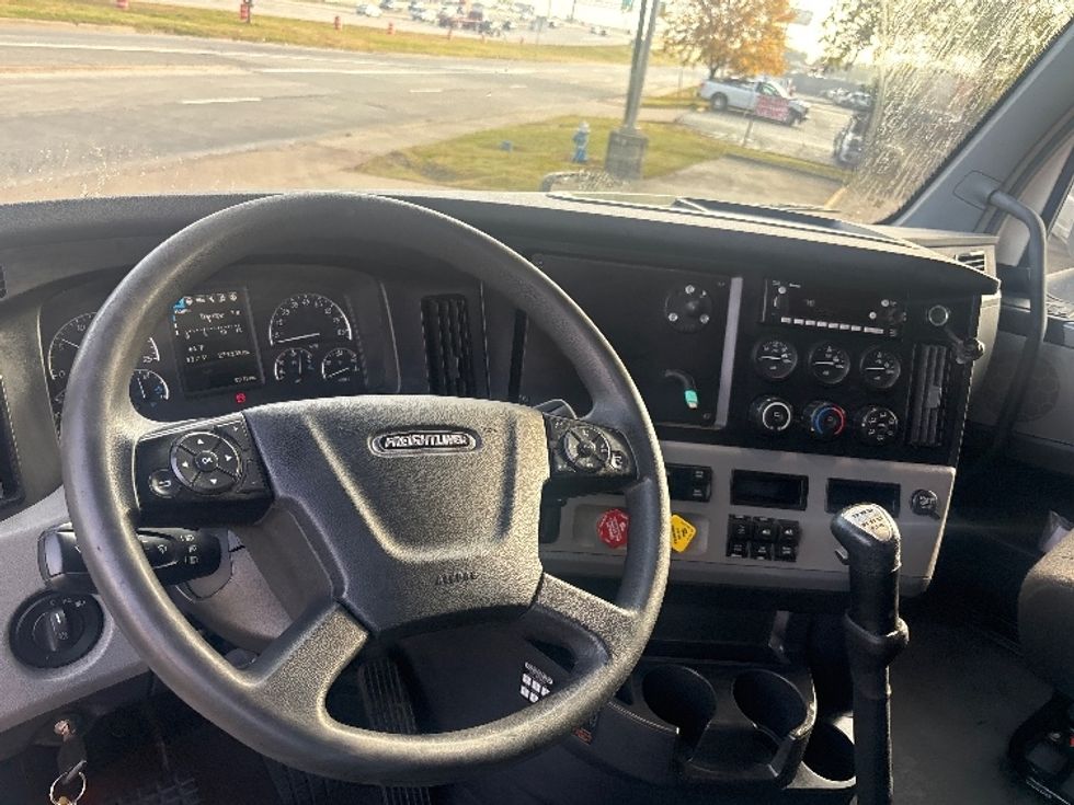 Sleeper Tractor-Heavy Duty Tractors-Freightliner-2022-T12664ST-Houston-TX-279,237\n\t\tmiles-$ 87,000 - Image 10