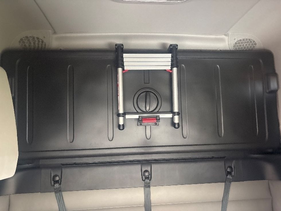 Sleeper Tractor-Heavy Duty Tractors-Freightliner-2022-T12664ST-Houston-TX-279,237\n\t\tmiles-$ 87,000 - Image 17