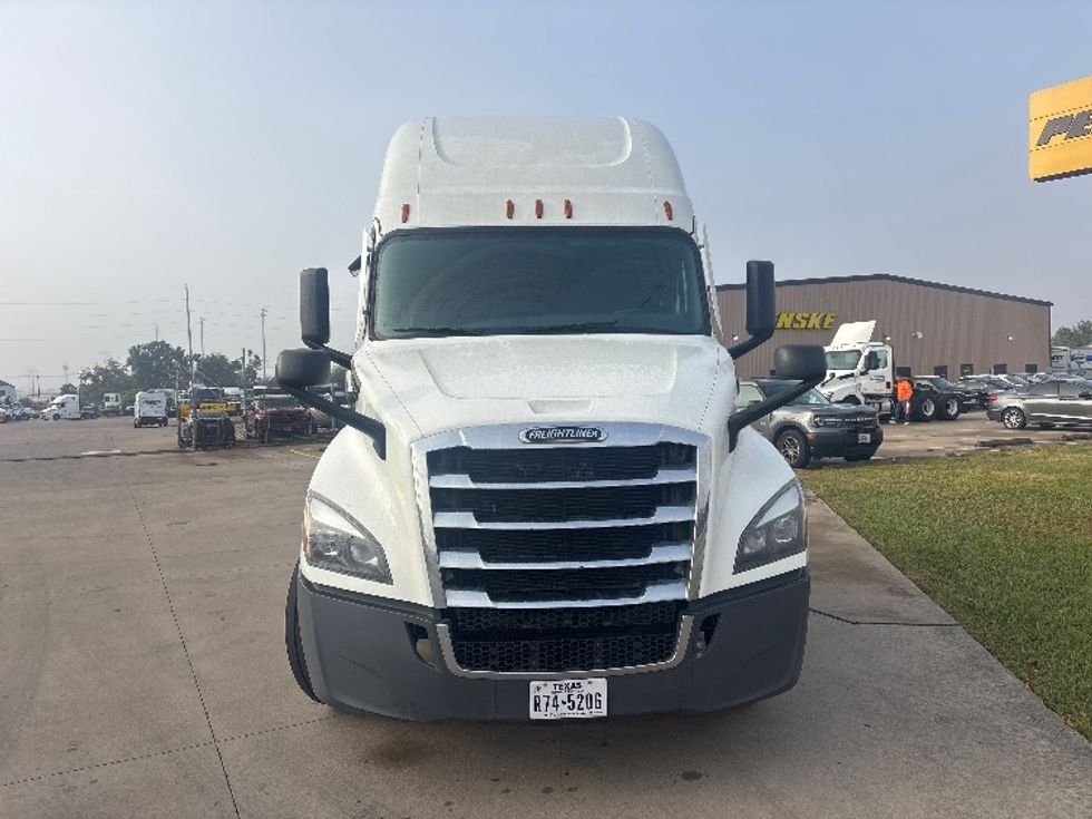 Sleeper Tractor-Heavy Duty Tractors-Freightliner-2022-T12664ST-Houston-TX-279,237\n\t\tmiles-$ 87,000 - Image 2