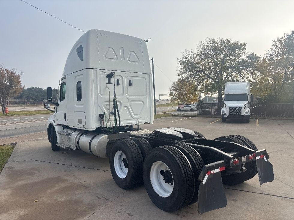 Sleeper Tractor-Heavy Duty Tractors-Freightliner-2022-T12664ST-Houston-TX-279,237\n\t\tmiles-$ 87,000 - Image 5