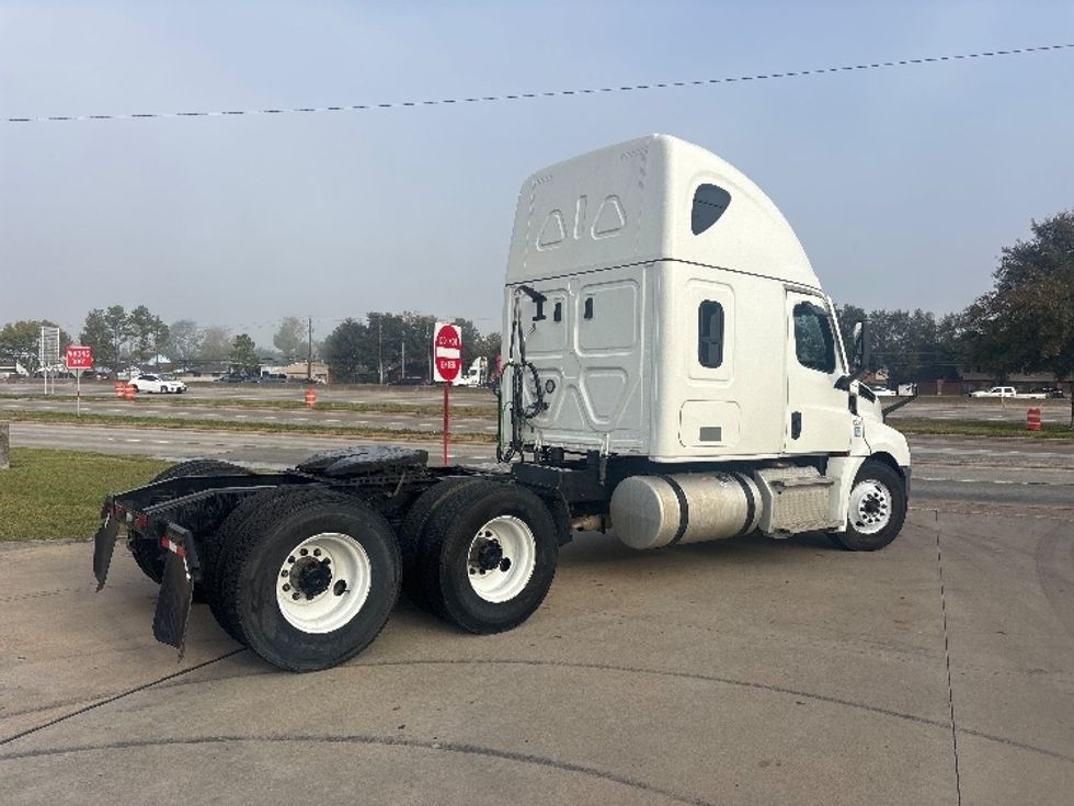 Sleeper Tractor-Heavy Duty Tractors-Freightliner-2022-T12664ST-Houston-TX-279,237\n\t\tmiles-$ 87,000 - Image 7