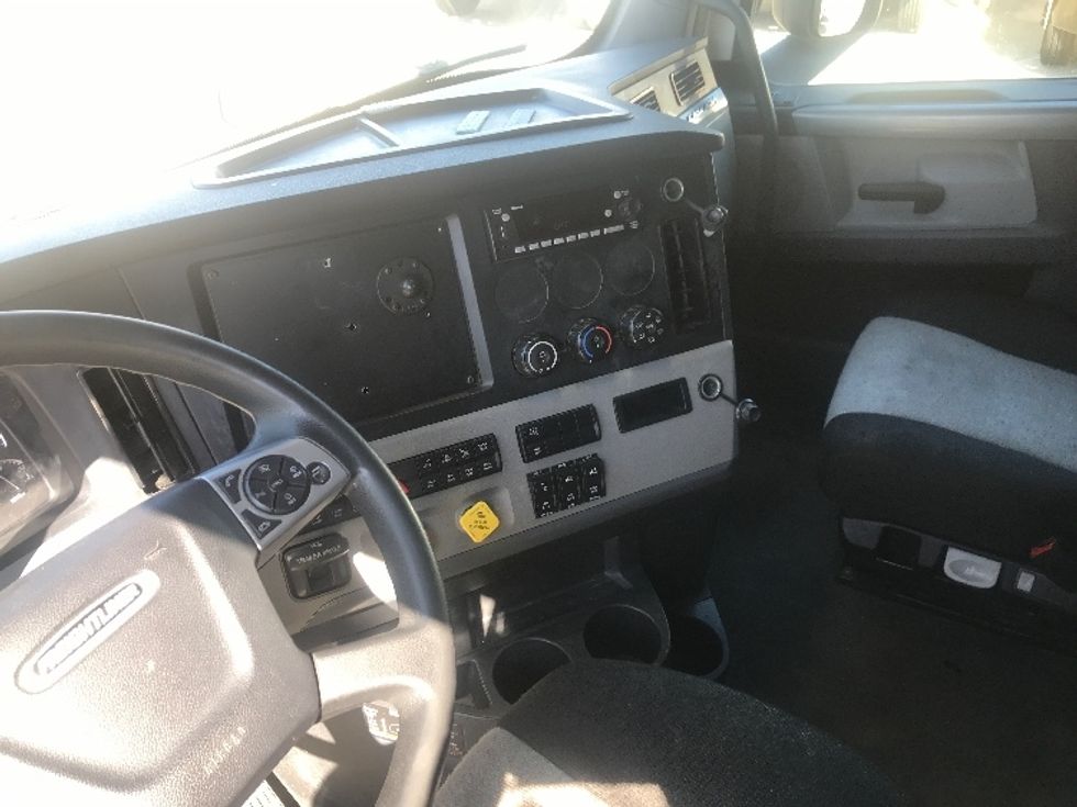 Sleeper Tractor-Heavy Duty Tractors-Freightliner-2022-T12664ST-Houston-TX-297,779\n\t\tmiles-$ 93,250 - Image 10