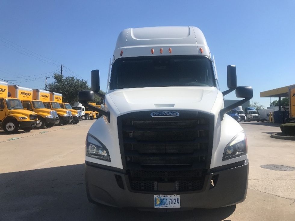 Sleeper Tractor-Heavy Duty Tractors-Freightliner-2022-T12664ST-Houston-TX-297,779\n\t\tmiles-$ 93,250 - Image 2