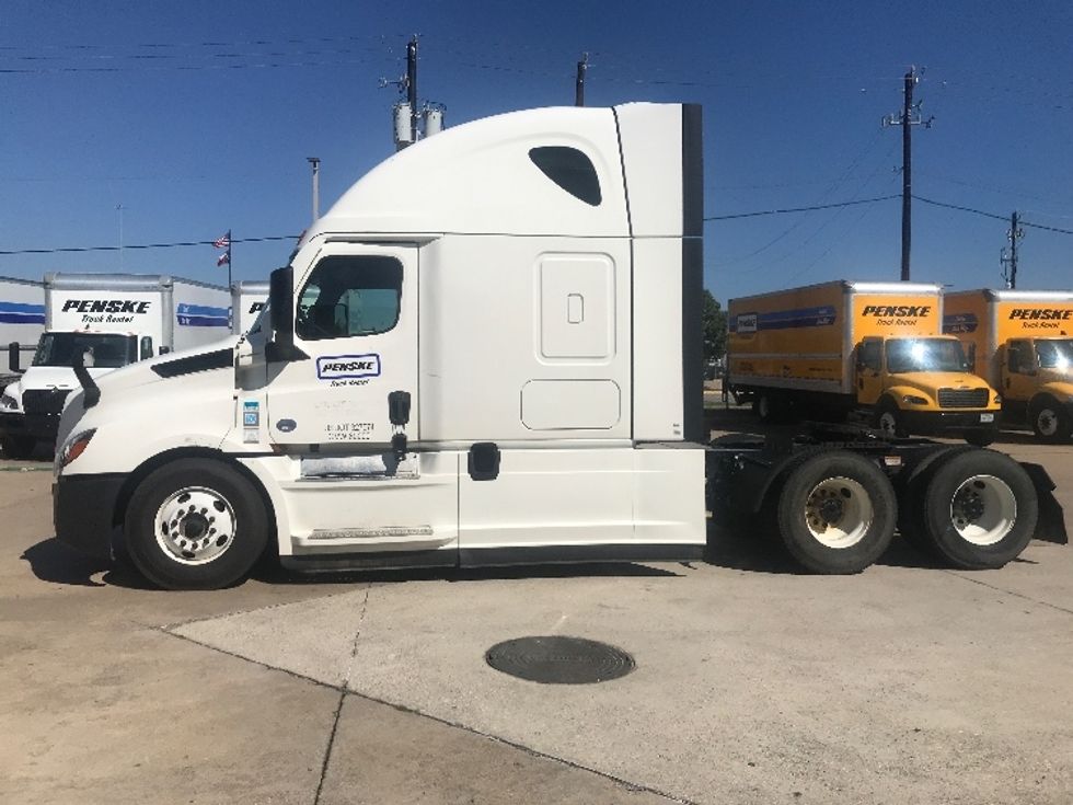 Sleeper Tractor-Heavy Duty Tractors-Freightliner-2022-T12664ST-Houston-TX-297,779\n\t\tmiles-$ 93,250 - Image 4