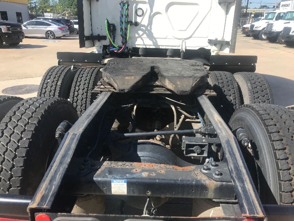 Sleeper Tractor-Heavy Duty Tractors-Freightliner-2022-T12664ST-Houston-TX-297,779\n\t\tmiles-$ 93,250 - Image 6