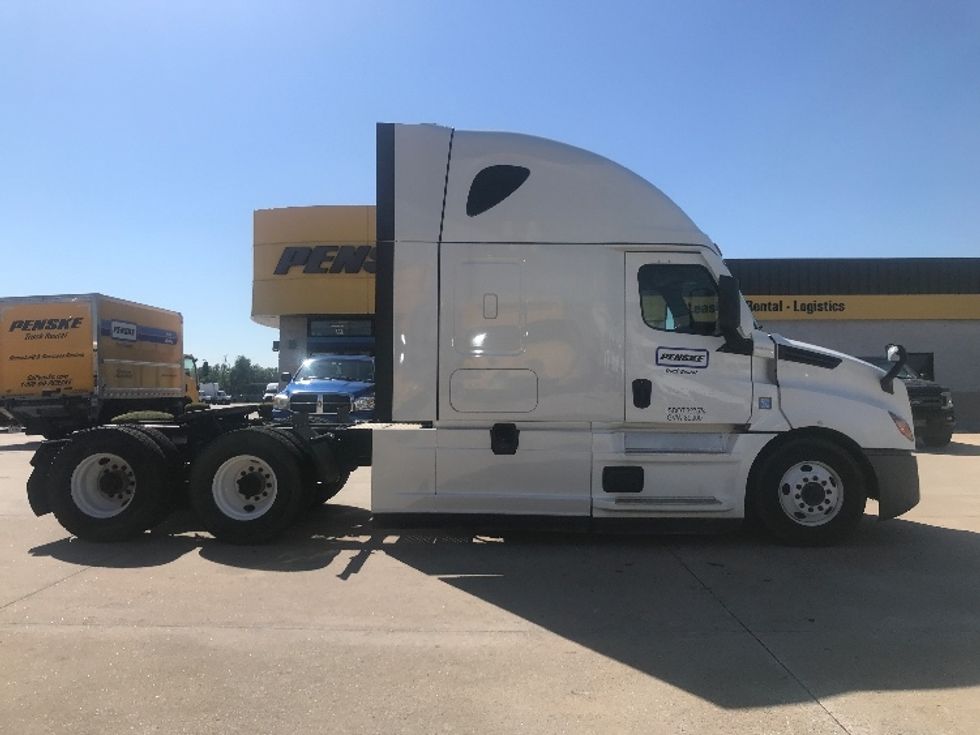 Sleeper Tractor-Heavy Duty Tractors-Freightliner-2022-T12664ST-Houston-TX-297,779\n\t\tmiles-$ 93,250 - Image 8