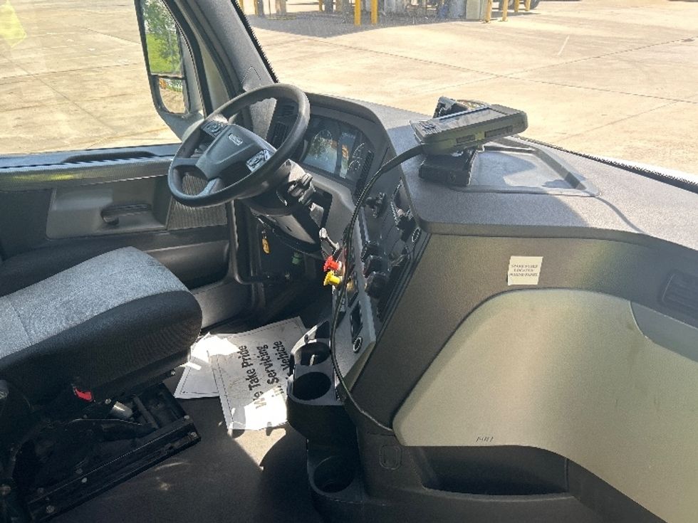Sleeper Tractor-Heavy Duty Tractors-Freightliner-2022-T12664ST-Houston-TX-337,755\n\t\tmiles-$ 95,750 - Image 15