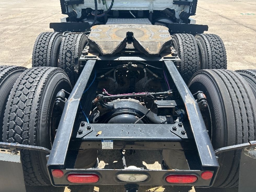 Sleeper Tractor-Heavy Duty Tractors-Freightliner-2022-T12664ST-Houston-TX-337,755\n\t\tmiles-$ 95,750 - Image 6
