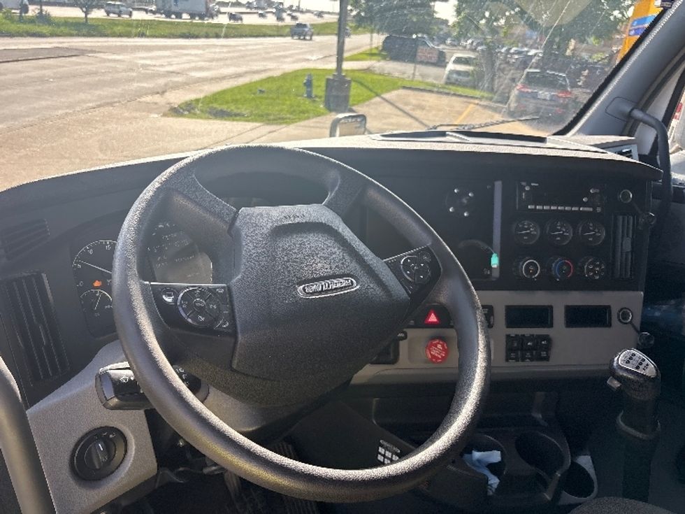 Sleeper Tractor-Heavy Duty Tractors-Freightliner-2022-T12664ST-Houston-TX-358,518\n\t\tmiles-$ 82,000 - Image 10